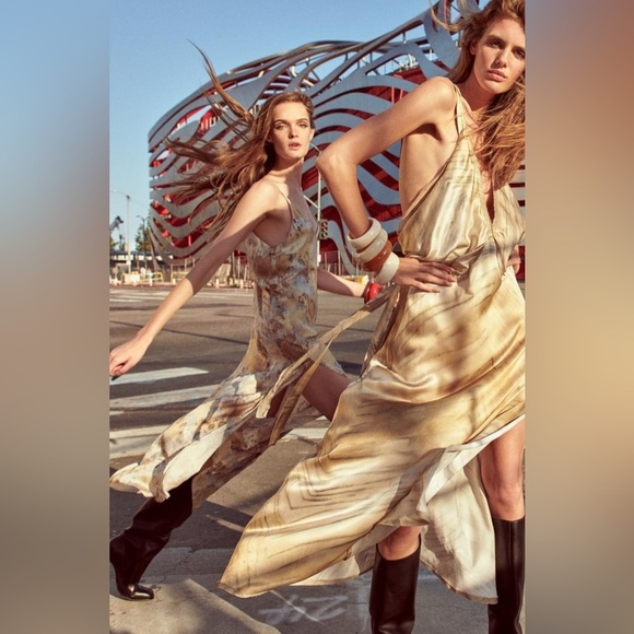 🔥🔥Zara Printed Dress ZW collection - Picture 2 of 5